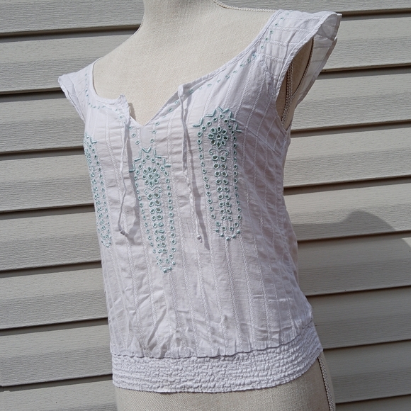 Set: XS Embroidered Boho/Coastal Cowgirl Top, and Gap Shorts, Mint Green - Picture 4 of 14